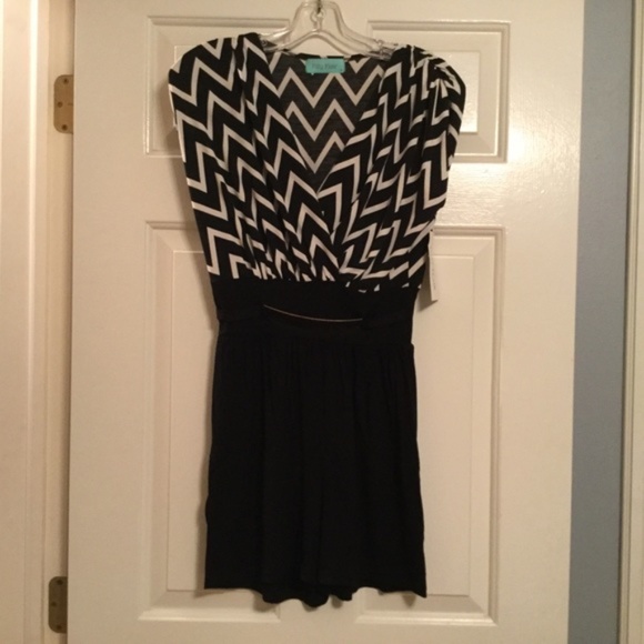 Filly Flair Boutique Black & White Romper - NWT - Picture 1 of 7
